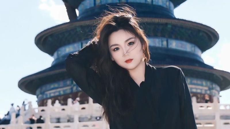 杨超越当演员这档子事：到底是锦鲤开光还是接着辣眼？